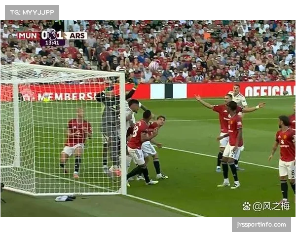 争议聚焦：这次角球进攻中的冲撞门将，是否应该判罚犯规？